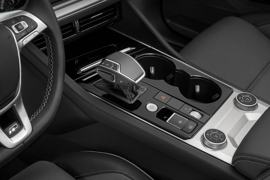 Детали интерьера Volkswagen Touareg V6 TDI R-Line 2018 года  (WW) (фото 5 из 41)